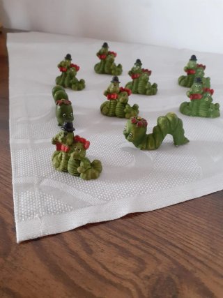 Set statuette bruchi verdi con cappello