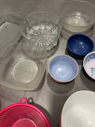 25€ todo - Set de cocina: cuencos y coladores