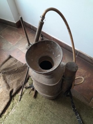 Máquina de sulfatar antigua