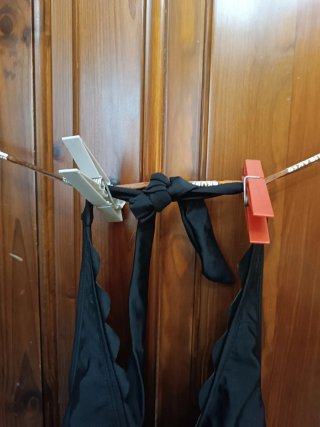 Costume intero nero con bordi a festone
