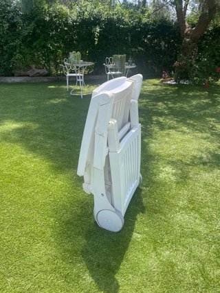 Lettino da giardino bianco