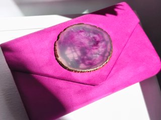Bolso de fiesta fucsia con piedra