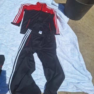 Chándal Adidas Negro y Rojo Talla M
