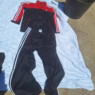 Chándal Adidas Negro y Rojo Talla M
