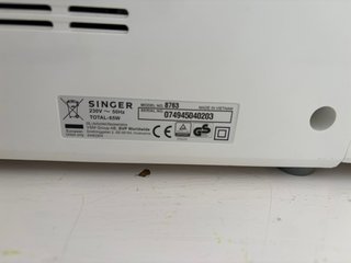 Máquina de coser SINGER CURVY 8763