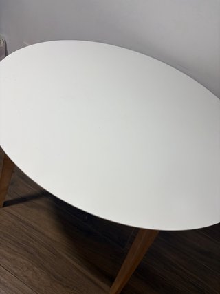 Mesa redonda blanca Ø105cm con patas madera
