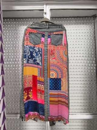Falda vaquera patchwork multicolor es talla 36/38