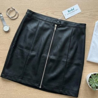 Falda negra cuero cremallera frontal Talla S
