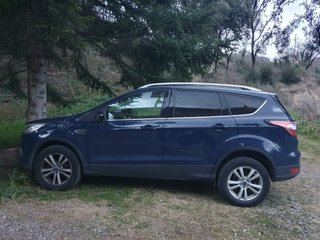 el coche tiene problemas de motor saca humo blanco