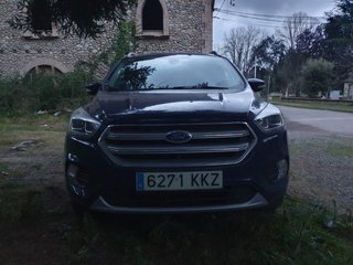 el coche tiene problemas de motor saca humo blanco