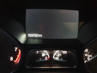 el coche tiene problemas de motor saca humo blanco
