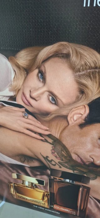 Cartellone pubblicitario D&G The One Madonna