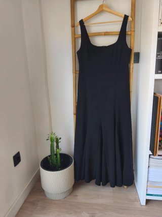 Vestido midi escote cuadrado negro