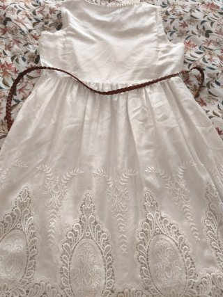 Vestido blanco corto bordado