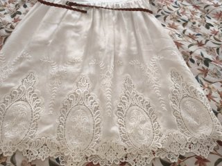 Vestido blanco corto bordado