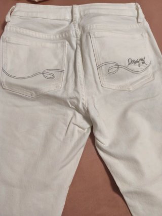 Pantalón vaquero blanco Desigual bordado Talla s
