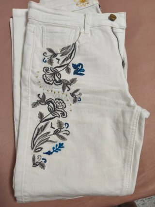 Pantalón vaquero blanco Desigual bordado Talla s
