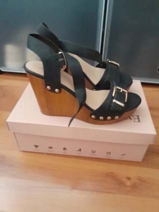 Sandalias negras con hebilla T37
