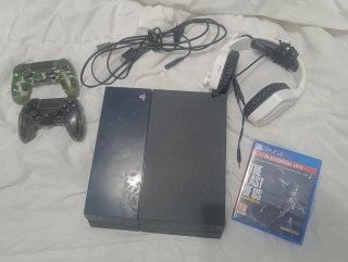 PS4 (PlayStation 4) Negra + Accesorios