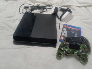 PS4 (PlayStation 4) Negra + Accesorios