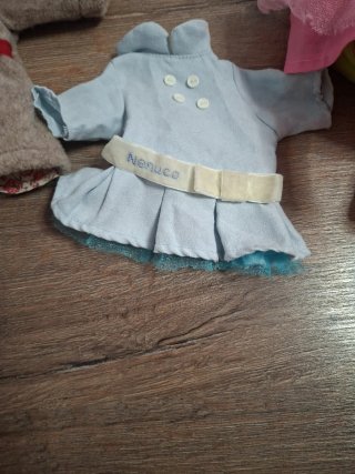 Muñeca bebé con ropa y accesorios