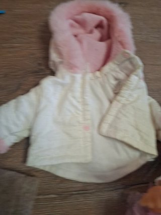 Muñeca bebé con ropa y accesorios