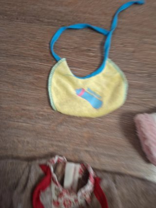 Muñeca bebé con ropa y accesorios