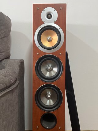 Pareja Altavoces Columna Akai 220W RMS