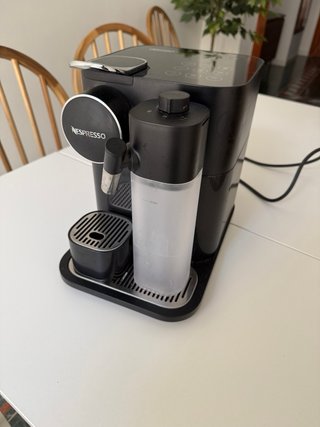 Cafetera Nespresso Gran Lattissima Negra