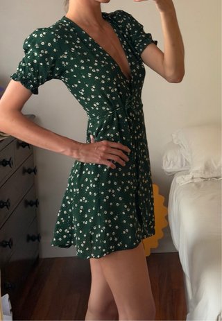 Vestido verde floral corto