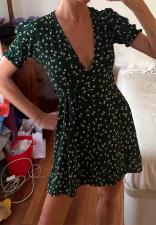 Vestido verde floral corto