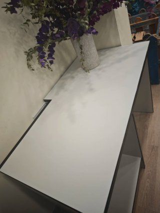 Escritorio moderno blanco y negro