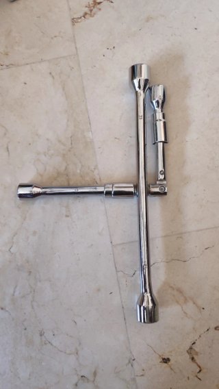 Llave de cruz para ruedas de coche