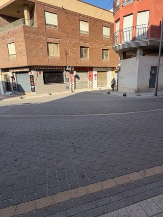 Alquiler de dos locales comerciales,
