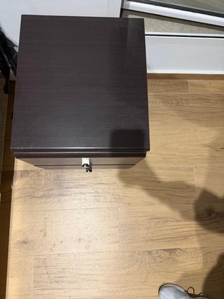 MESITA DE NOCHE DE MADERA