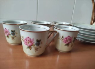 Juego de café de cerámica con flores