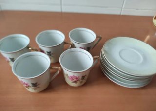 Juego de café de cerámica con flores