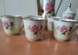 Juego de café de cerámica con flores
