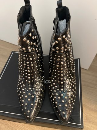 Botines negros tachuelas tacón plateado
