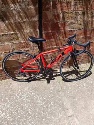 Bicicleta carretera B'TWIN roja niño
