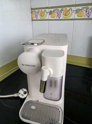 Cafetera DeLonghi Nespresso Latissima One