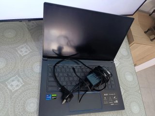 MSI Ordenador Portátil Negro y Azul