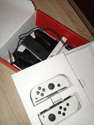 Nintendo Switch OLED Blanca y Negra CON CAJA