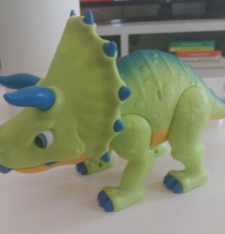 Triceratops de juguete con sonido