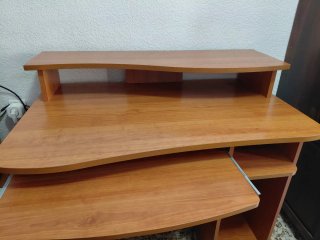 Mesa de ordenador de madera