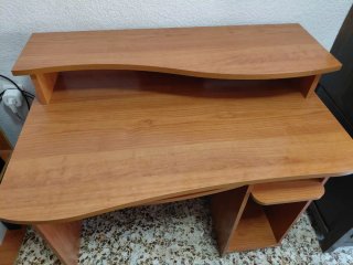 Mesa de ordenador de madera