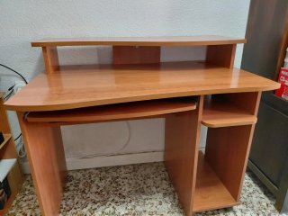 Mesa de ordenador de madera