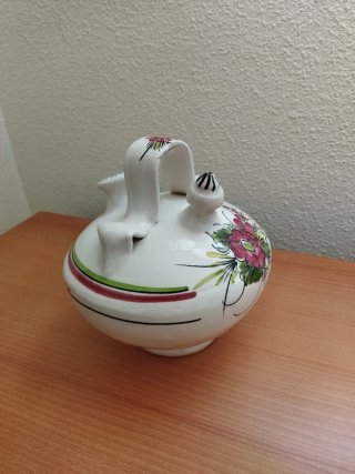 Botijo de cerámica artesanal. Bailén