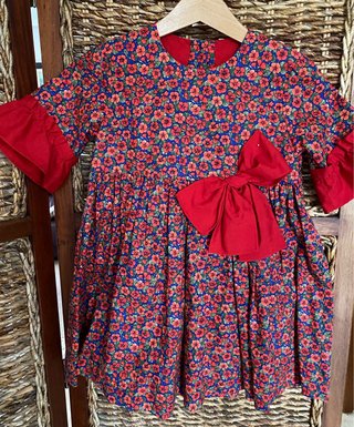 Vestido artesanal flores rojas T4/5 Largura 56 cm