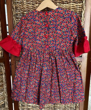 Vestido artesanal flores rojas T4/5 Largura 56 cm